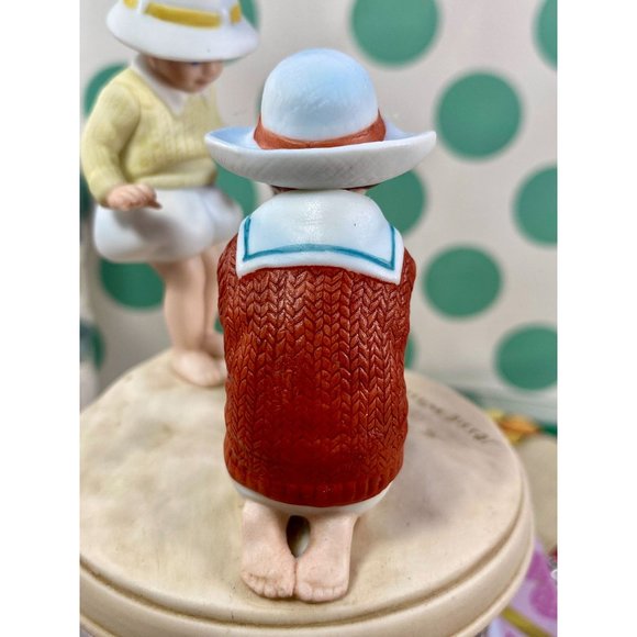 Avon "Summer Fun" figurine, Jessie Wilcox Smith Collection, handpainted, mint - Picture 8 of 13